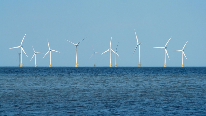 Eoliennes off-shore: Frédéric Cuvillier veut étendre le périmètre, Daniel Fasquelle monte au créneau