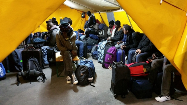 Des dizaines de migrants sont de retour à Calais.