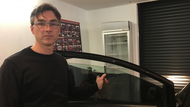 Vitres teintées: les garages sont débordés avec les déposes