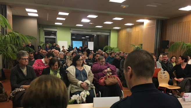 Calais, insécurité au Beau Marais plus de 100 personnes pour la réunion de quartier hier soir.