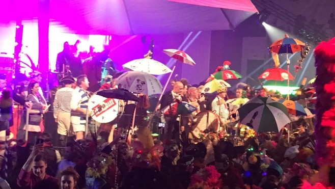8000 carnavaleux ont lancé la saison du carnaval de Dunkerque samedi soir !
