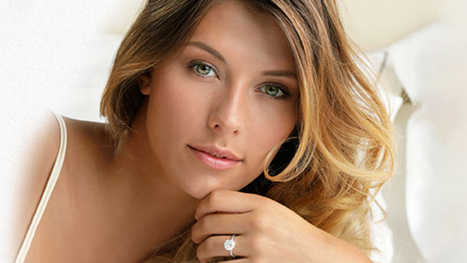 Camille Cerf égérie d'une marque de bijoux de luxe