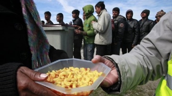 Vers un retour des distributions de repas aux migrants dans les rues de Calais ?