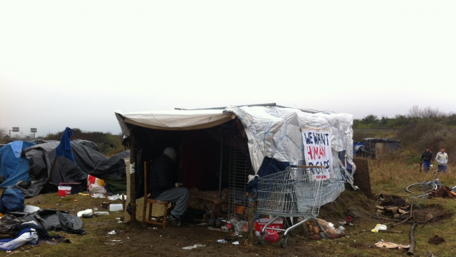 Calais: Natacha Bouchart interdit la distribution de repas aux migrants