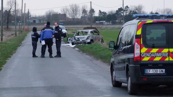 Une personne est morte dans l’incendie d’une voiture cet après-midi à Oye Plage