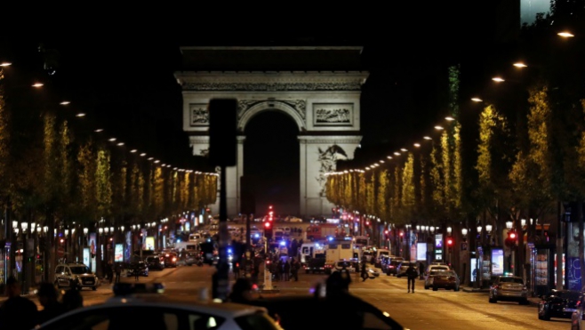 Attentat sur les Champs Elysées : un policier tué, l'assaillant abattu 