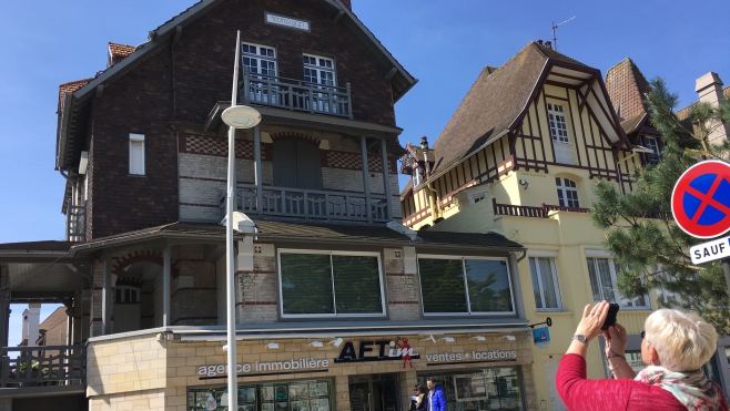 Touquet: effet de curiosité et surveillance renforcée autour de la villa d'Emmanuel Macron
