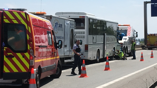 Rocade de Calais : 10 blessés anglais dont un grave dans une collision de bus et un camion samedi midi !