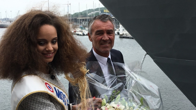 A Boulogne sur mer, Miss France 2017 Alicia Aylies est venue en marraine sur un patrouilleur de la Socarénam !
