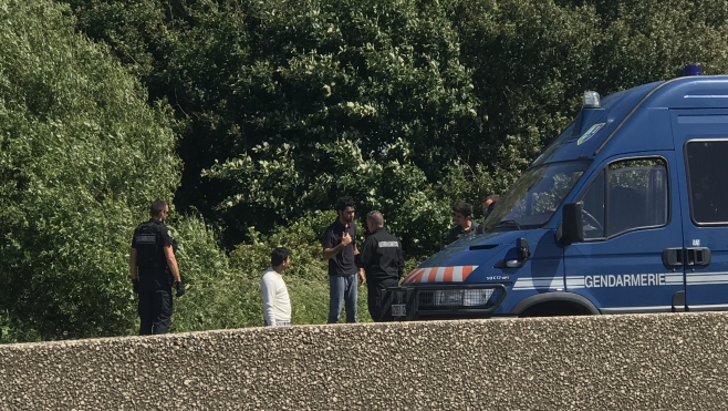 Migrants : un barrage érigé sur l'A16 cette nuit