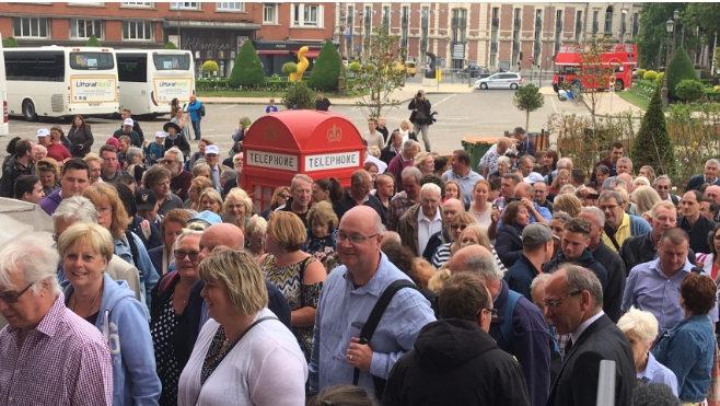 1000 anglais ont débarqué à Calais invités par la ville toute la journée !