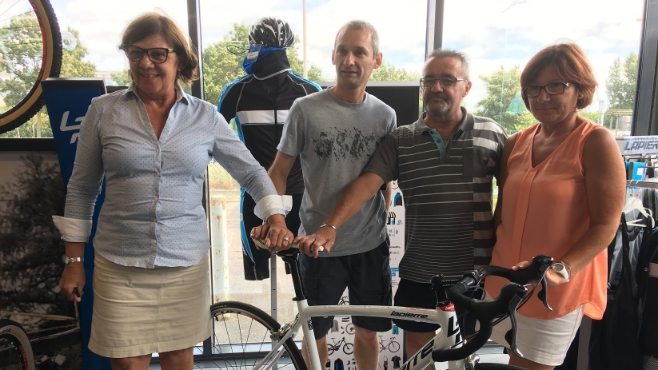 Le vélo du jeu « Radio6 Les 4 jours de Dunkerque » a été remis au gagnant Thierry !