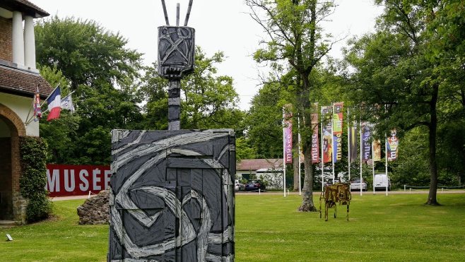 Au Touquet, un parcours de sculptures est installé dans les jardins de la station