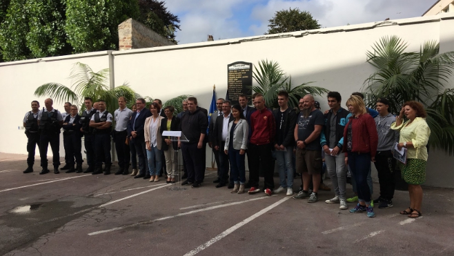 14 jeunes en chantier d’insertion ont rénové la cour du Commissariat de Police de Boulogne sur mer. 