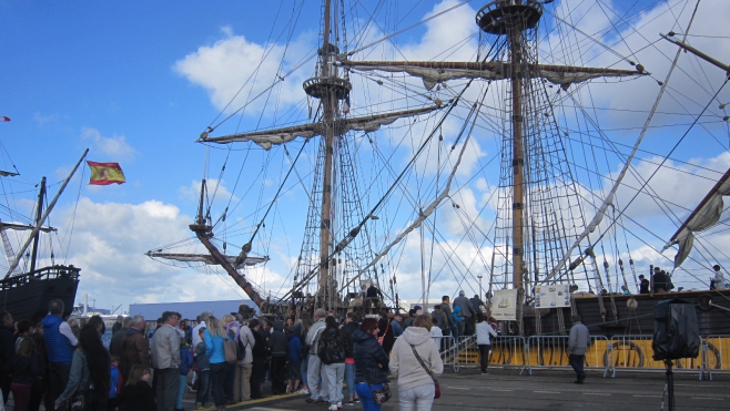 De beaux et grands voiliers arrivent à Calais