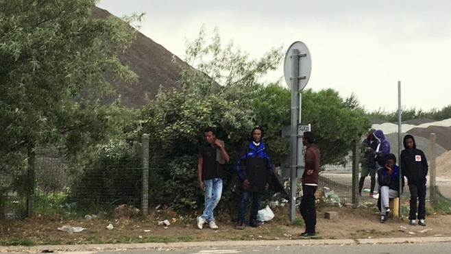 Calais : une famille agressée par des migrants route de Gravelines.