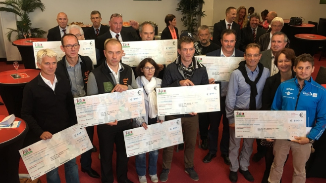 Le Club des 100 cravates reverse 8000 euros à 10 associations !