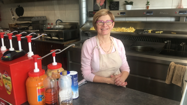 Hesdin: après l'incendie de sa friterie il y a 1 an, Christine a de nouveau la patate !
