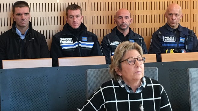A Calais, Natacha Bouchart est allée rencontrer la victime du viol d'un migrant.