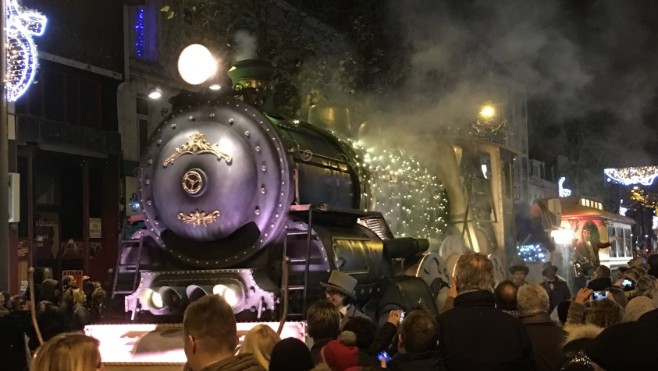 Calais : près de 50 000 spectateurs pour la parade de Noël !