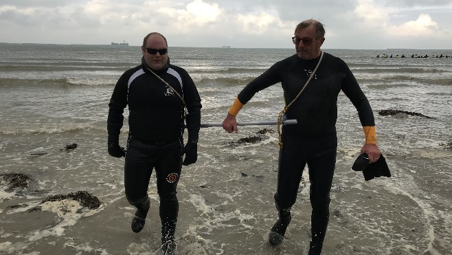 Grégory Dubois: déficient visuel qui défie les vagues de la côte d'opale en longe-côte. 