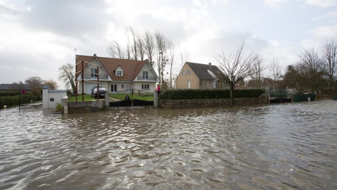 Inondations sur la route entre Etaples et Montreuil