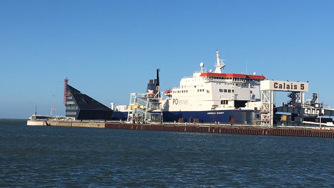 Risque de blocage du port de Calais jeudi prochain