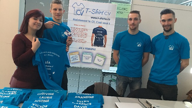 De jeunes Etaplois ont créé un nouveau concept de CV : le tshirt CV !