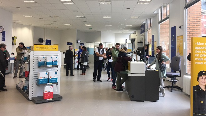 Bureau dernière génération à la Poste Calais-théâtre