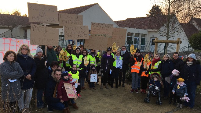 Camiers : l'école Tourterelles cadenassée par des parents d'élèves en colère