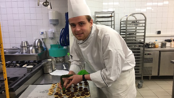 Sully Foucaud, du lycée St-Pierre de Calais, participe à la sélection régionale du Championnat de France du Dessert