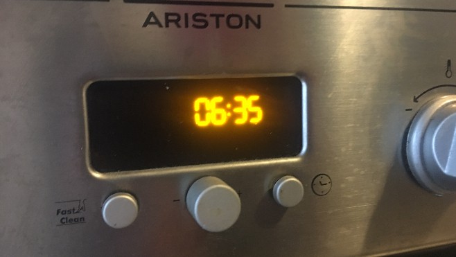 Pourquoi l'horloge de votre four n'est plus à l'heure ?
