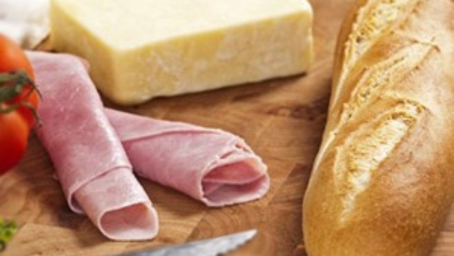 Le hamburger détrône le jambon-beurre pour la première fois en France.