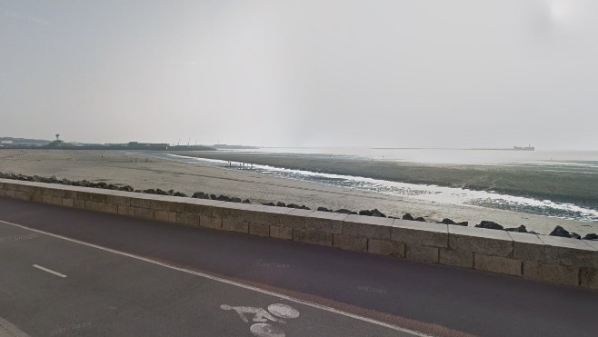 La ville de Boulogne appelle à la prudence après la formation d'une bâche sur la plage