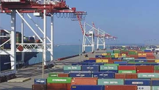 Loon Plage : un grutier du port gravement blessé