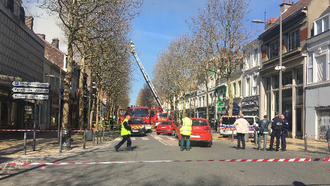 Calais : un café ravagé par un incendie, 2 pompiers blessés