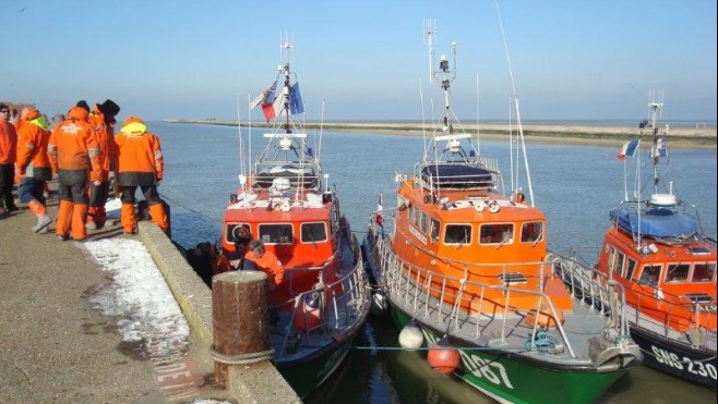 Un navire de pêche en feu au large de Dunkerque ce matin