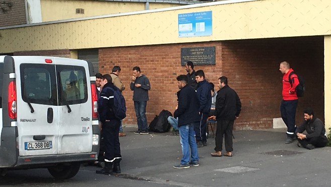 Grande-Synthe : opération d'évacuation de migrants en cours