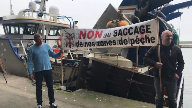 Une centaine de marins-pêcheurs ont manifesté à Boulogne samedi matin