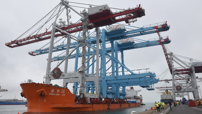 Dunkerque: un nouveau portique est arrivé au Terminal des Flandres 