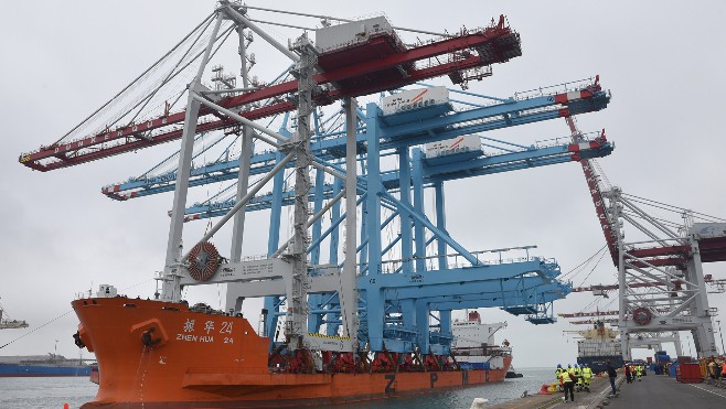 Dunkerque: un nouveau portique est arrivé au Terminal des Flandres