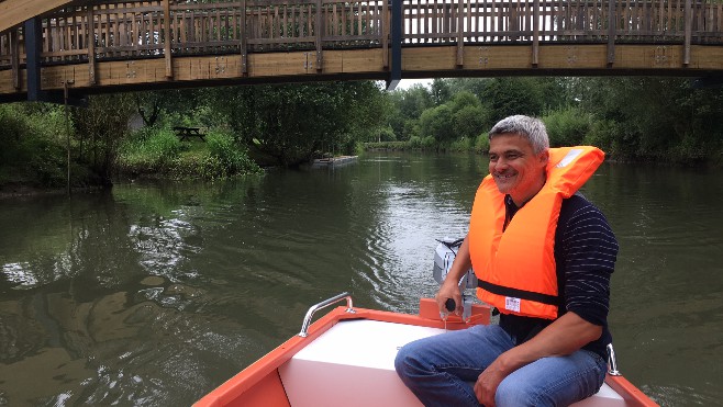 Attin: nouvelle activité de balades en barques électriques sur la Canche