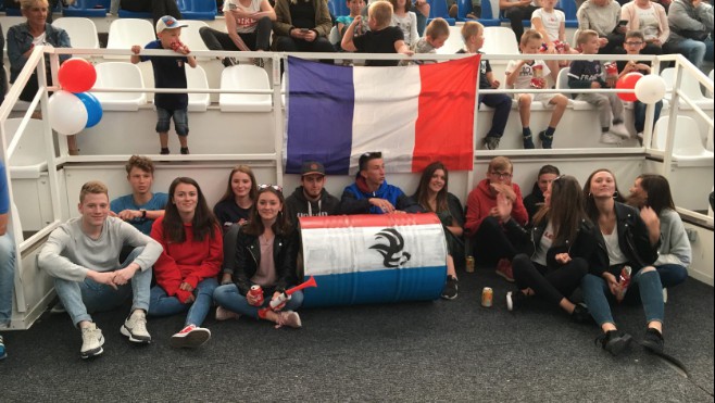 A Ferques, une centaine de supporters suivent la France sur écran géant !