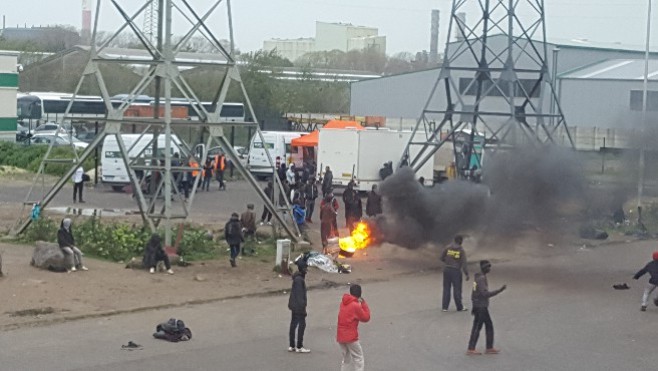 Echauffourées entre migrants et habitants à Calais