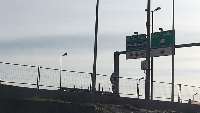 Un homme suspect interpellé au port de Calais. Son véhicule neutralisé