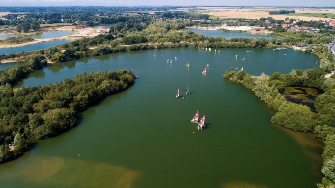 Le lac de Conchil spot idéal pour apprendre la voile ! 