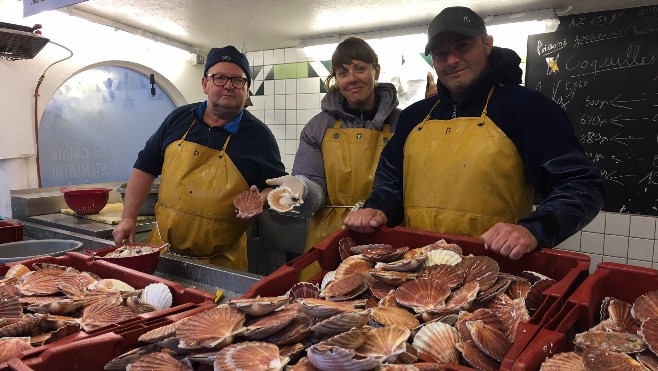 Les clients au rendez-vous pour les premières Coquilles St Jacques