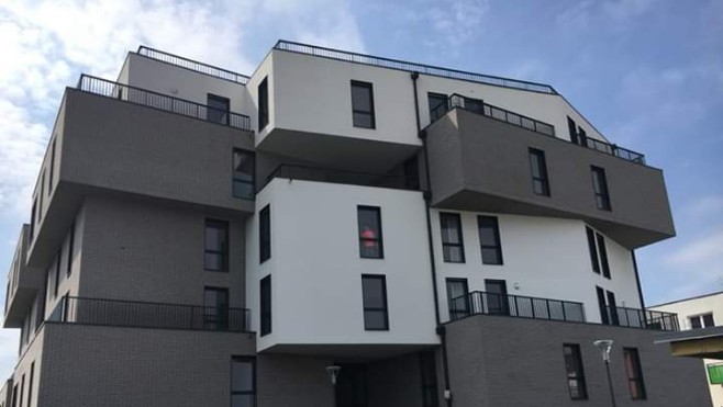 Une mère de famille de Calais se bat contre des problèmes d’humidité et d’étanchéité dans son logement neuf