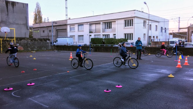 350 écoliers boulonnais en CM1 suivent des cours de vélo chaque semaine !