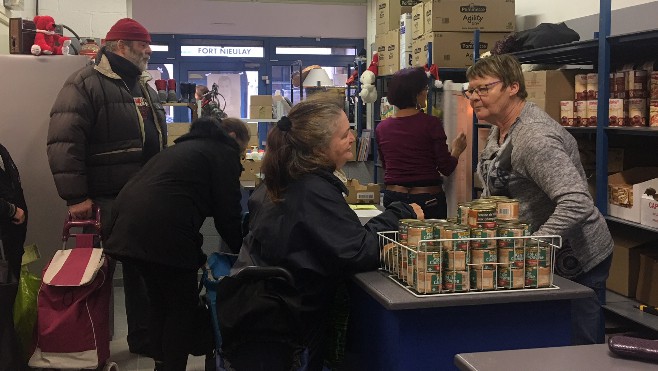 Lancement de la campagne des Restos du cœur à Calais : reportage au Fort Nieuley